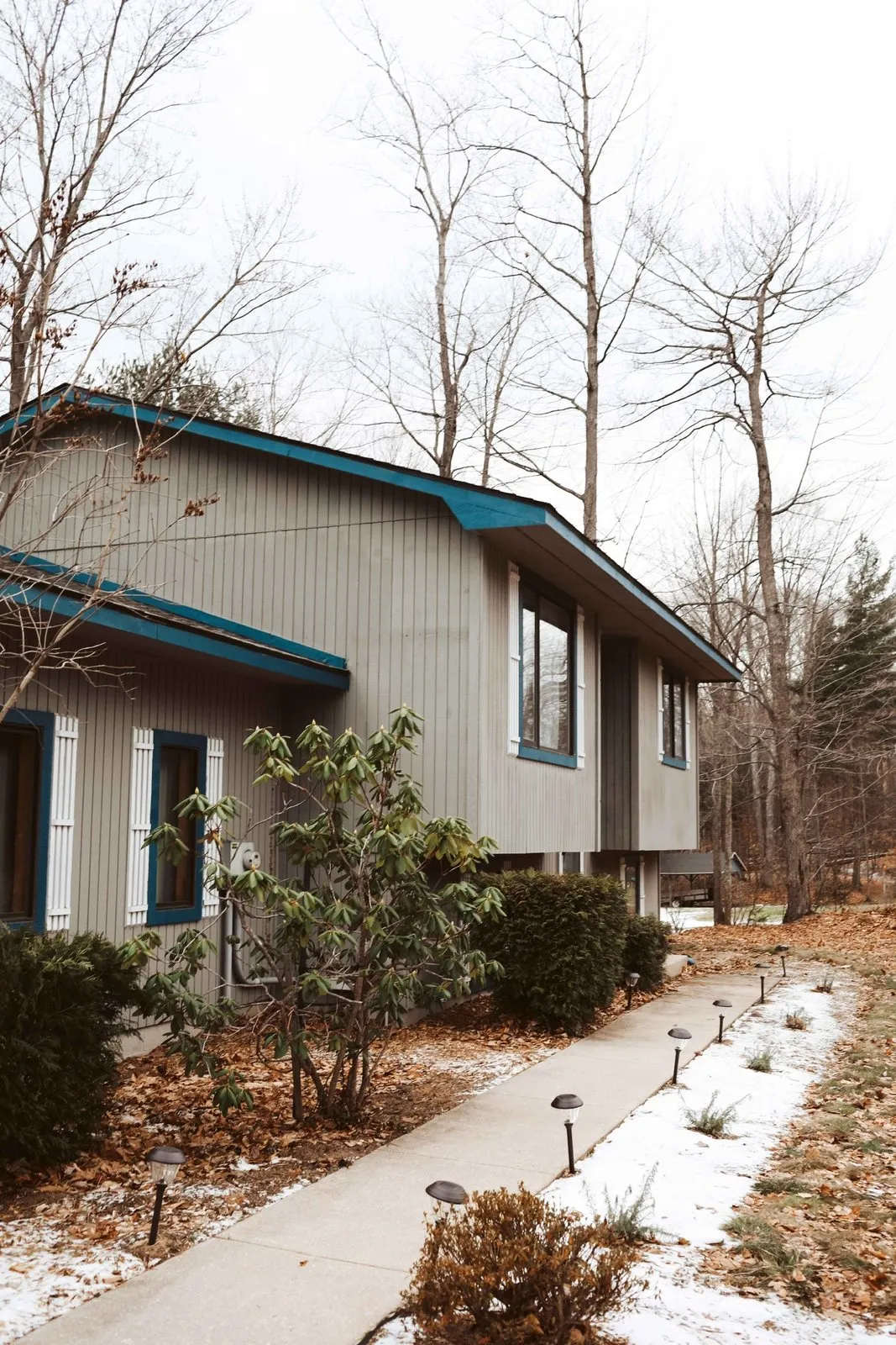 Horizontal lap siding with teal trim